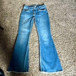 Selling women’s 5/6 x 34 Wrangler flare leg.